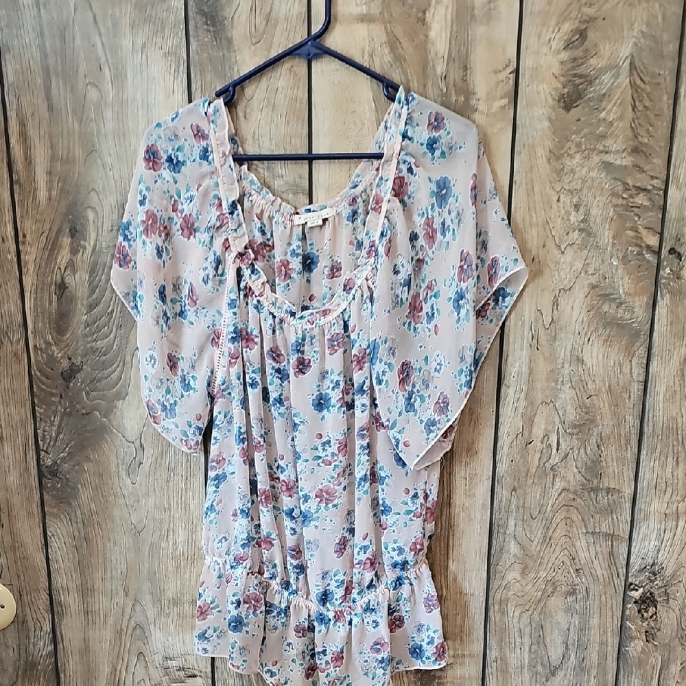 Forever 21 Cream Ruffled Short Sleeve Blouse